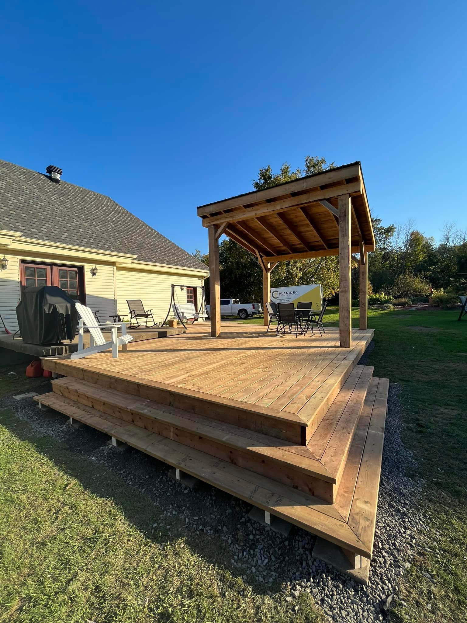 planidec-construction-patio-apres Planidec Construction - Terrasse avec pavillon couvert